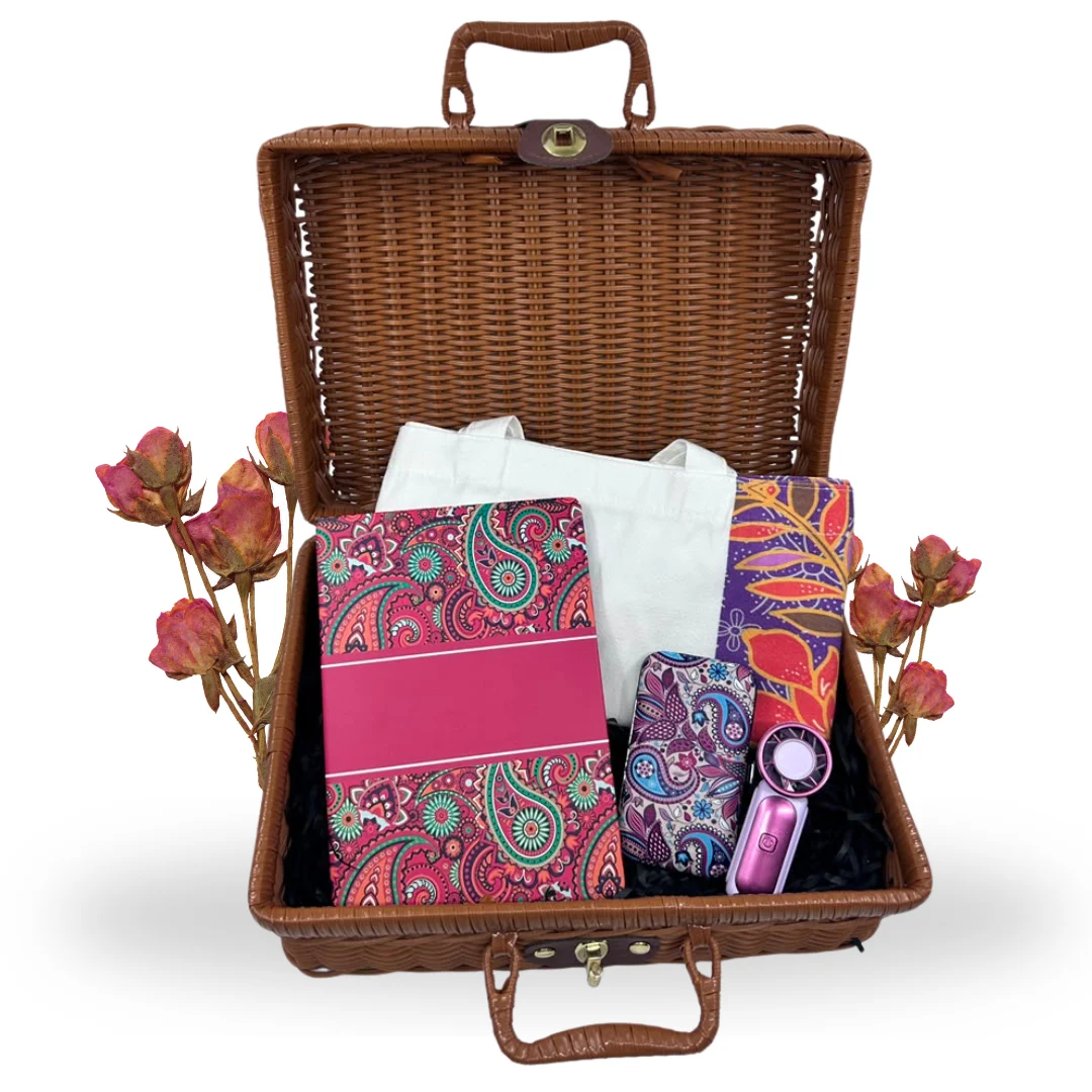 Tradition & Style 4 in 1 Gift Set – Canvas Bag, Notebook, Handfan & Manicure Set